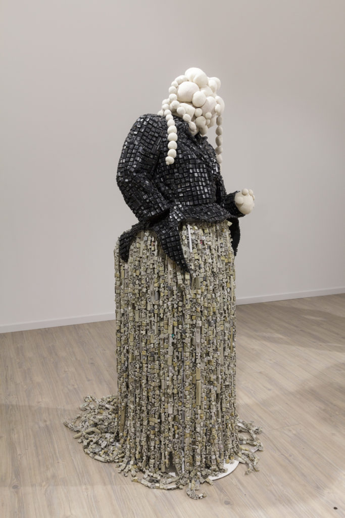 Another view of PRINCESSE MATHILDE LA KINOISE, contemporary scupture created from electronic waste